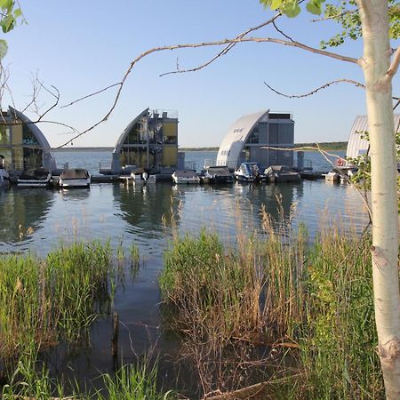 Schwimmende Ferienwohnung Sundowner Elsterheide Buitenkant foto